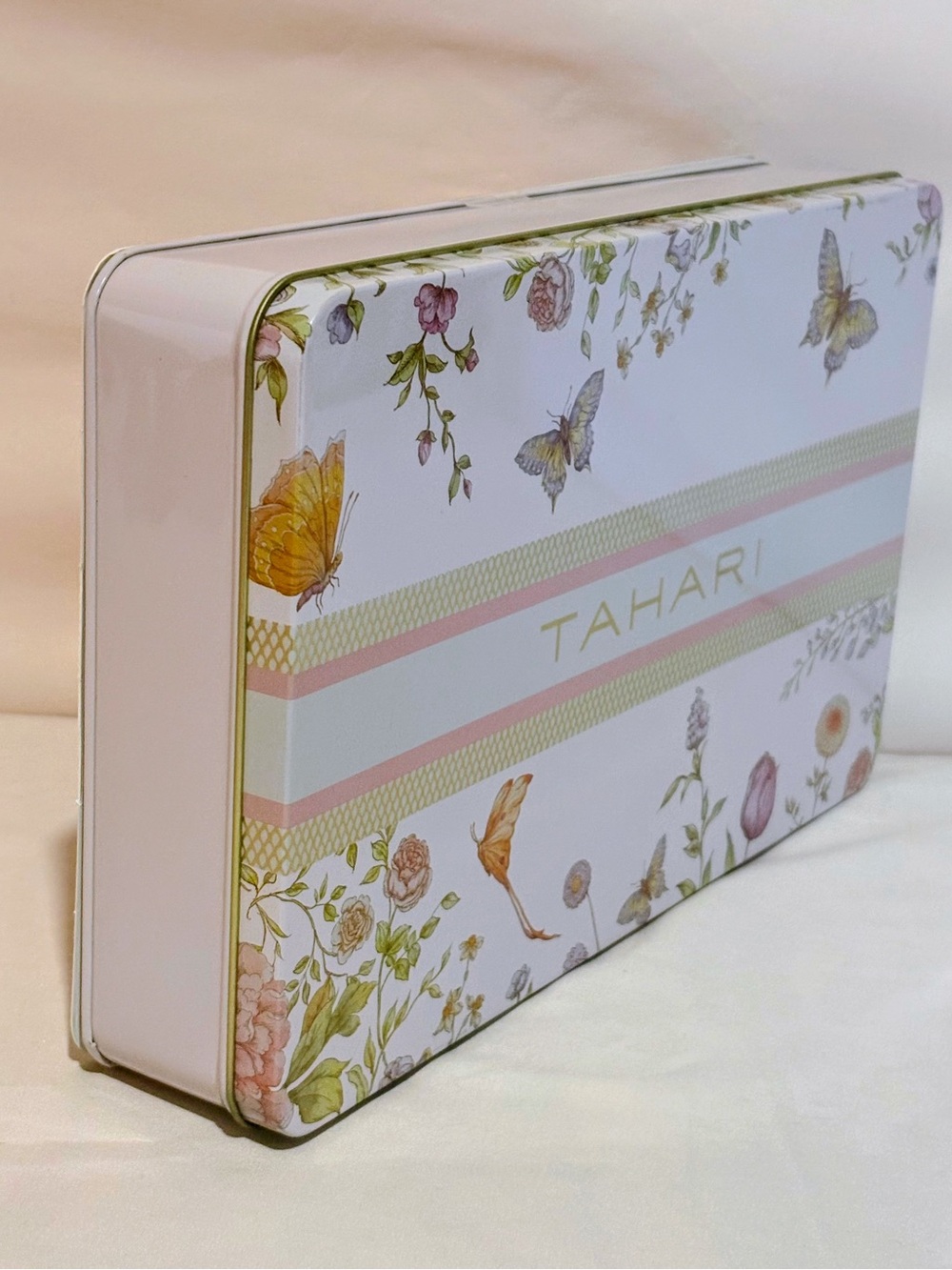 Tahari 4pc Hand Cream Set w/Tin - Picture 5 of 6
